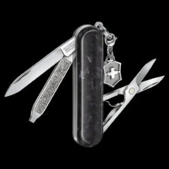 Victorinox Classic SD Brilliant Carbon -Campfire Essentials Shop BMC 0622190.4 99295.1671203376.1280.1280 45198.1671207044