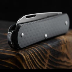 Fox Vulpis 1 Carbon Fibre Penknife 7 Fox Vulpis 1 Carbon Fibre Penknife -Campfire Essentials Shop FOX FX VP130CFdet2 02481.1686577598