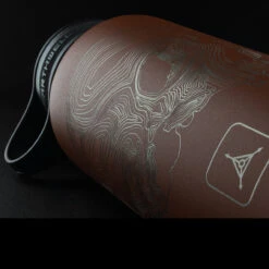 TAD Edition Earthwell 32oz Insulated Sierra Red -Campfire Essentials Shop TAD EAR 32 TOP SKU REDdet2 04779.1640873567.1280.1280 07958.1640874400