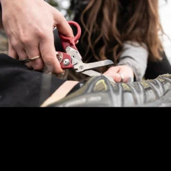 Leatherman Raptor Response -Campfire Essentials Shop WIT LT242det 22292.1636636362.1280.1280 89185.1636636378