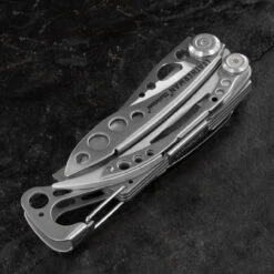 Leatherman Skeletool -Campfire Essentials Shop WIT LT85 47515.1650445555.1280.1280 35532.1650469396