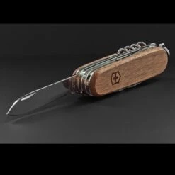 Victorinox Huntsman Wood